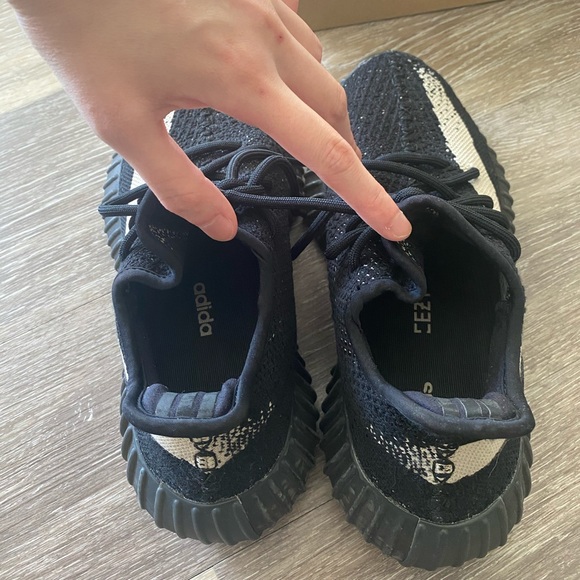 Yeezy 350 v2 Oreos - Picture 6 of 7